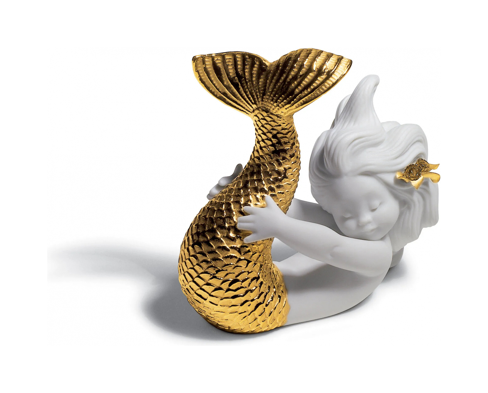Статуэтка Резвясь в море Ре-деко 12x5 см золотистая, фарфор