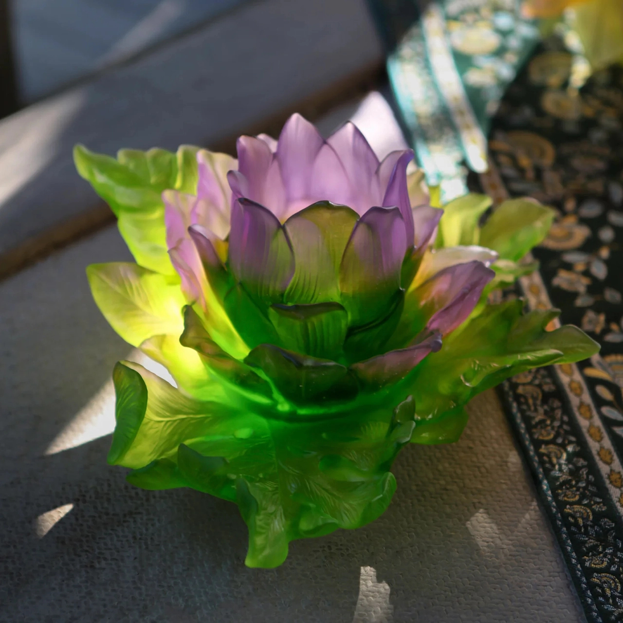Блюдо сервировочное JARDIN DE LOTUS 40 см хрусталь зелено-фиолетовое Daum 05870