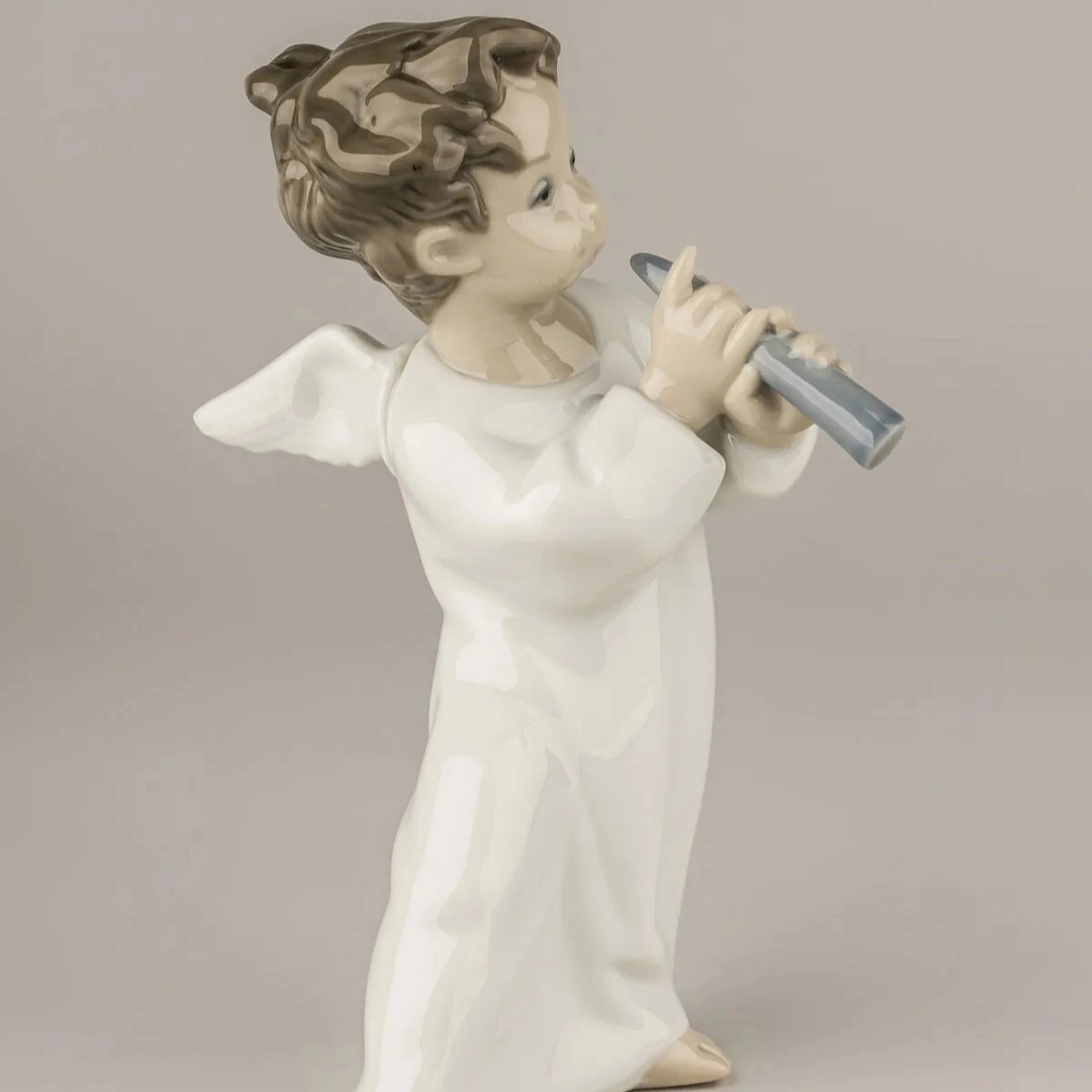 Статуэтка Ангел с флейтой 16 см фарфор Lladro 01004540