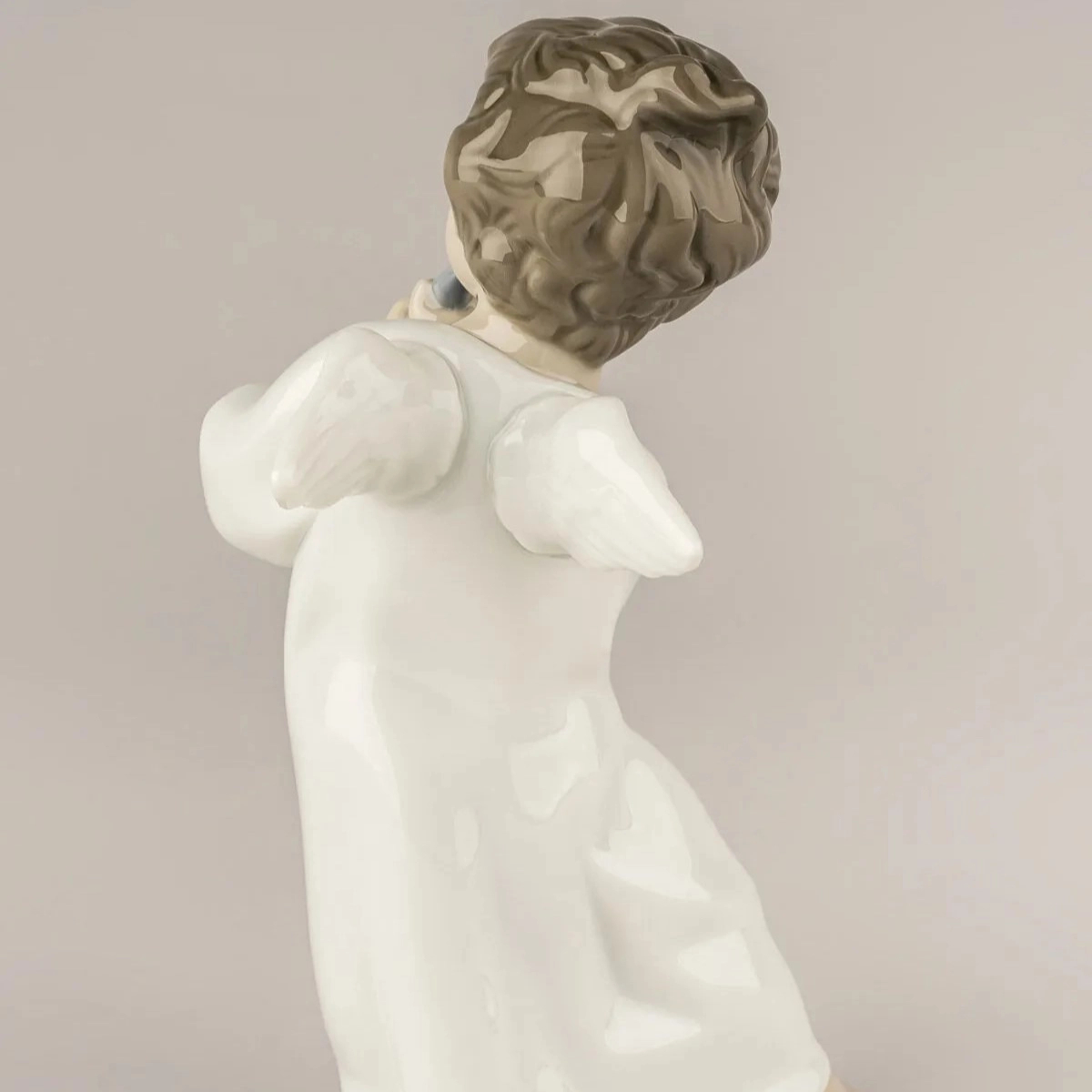 Статуэтка Ангел с флейтой 16 см фарфор Lladro 01004540