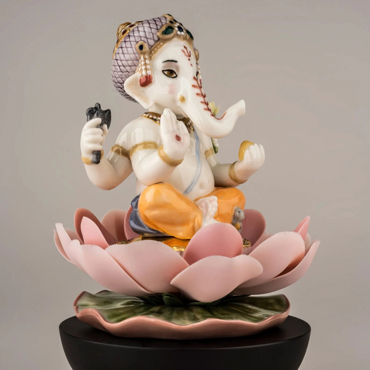 Статуэтка Ганеша на лотосе 19 см фарфор Lladro 01008635