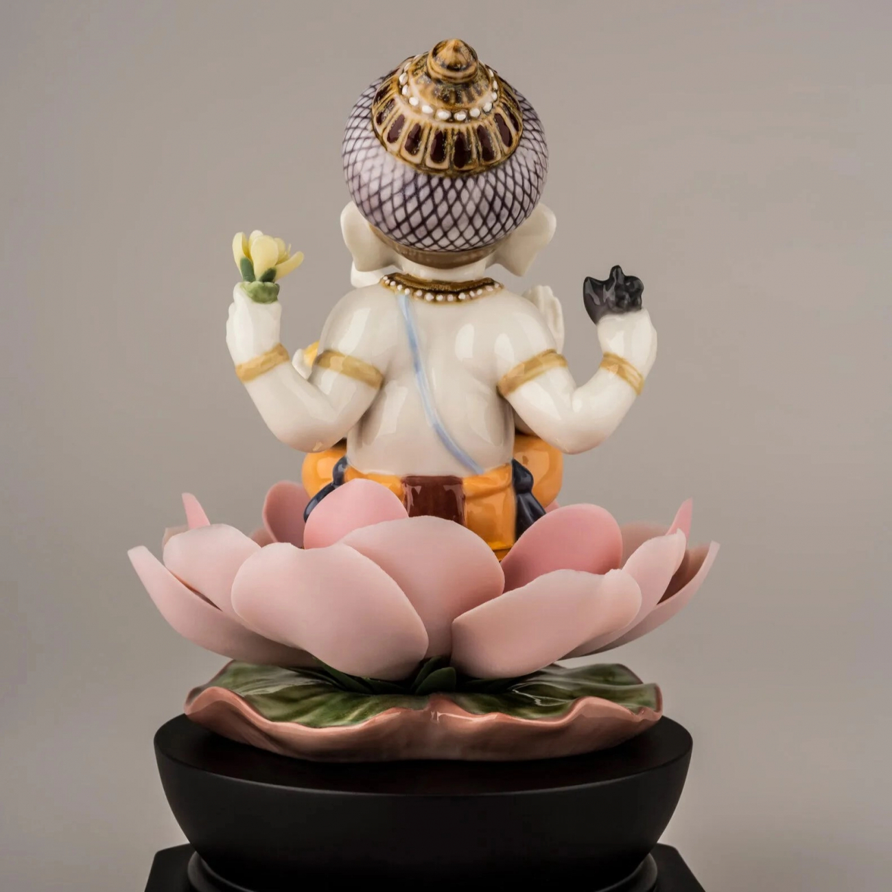 Статуэтка Ганеша на лотосе 19 см фарфор Lladro 01008635