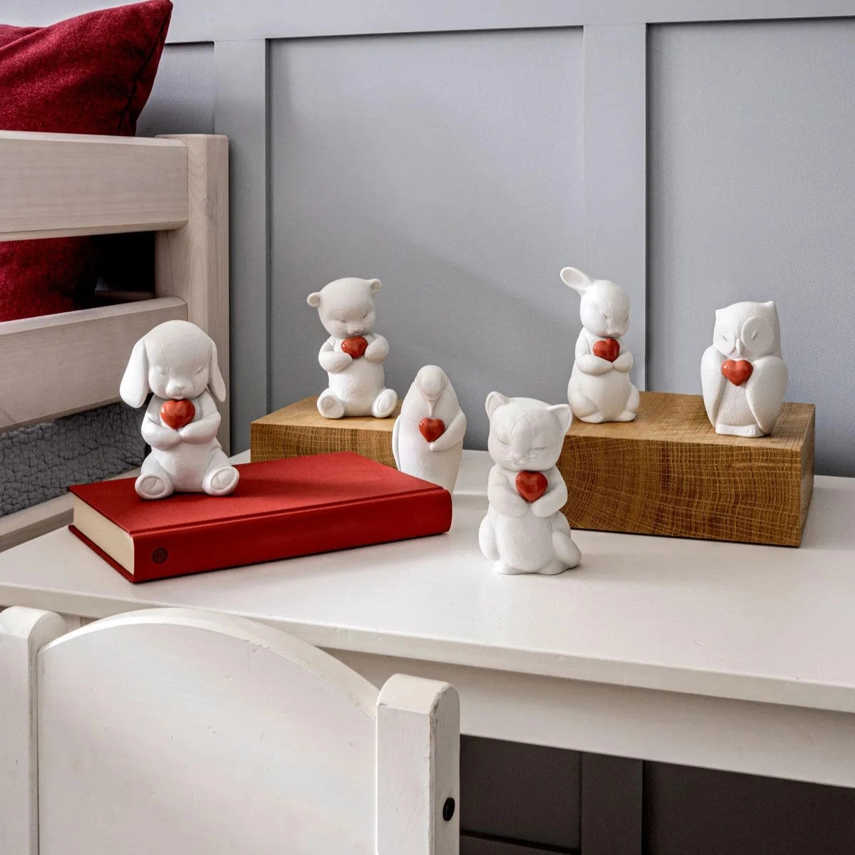 Статуэтка Сова с сердечком 10 см белая, фарфор  – 2