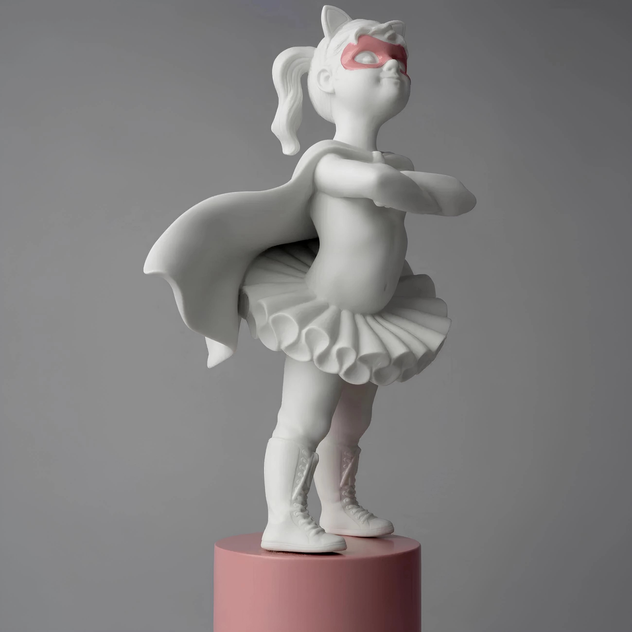 Статуэтка Девочка-супергерой 40 см фарфор Lladro 01009483