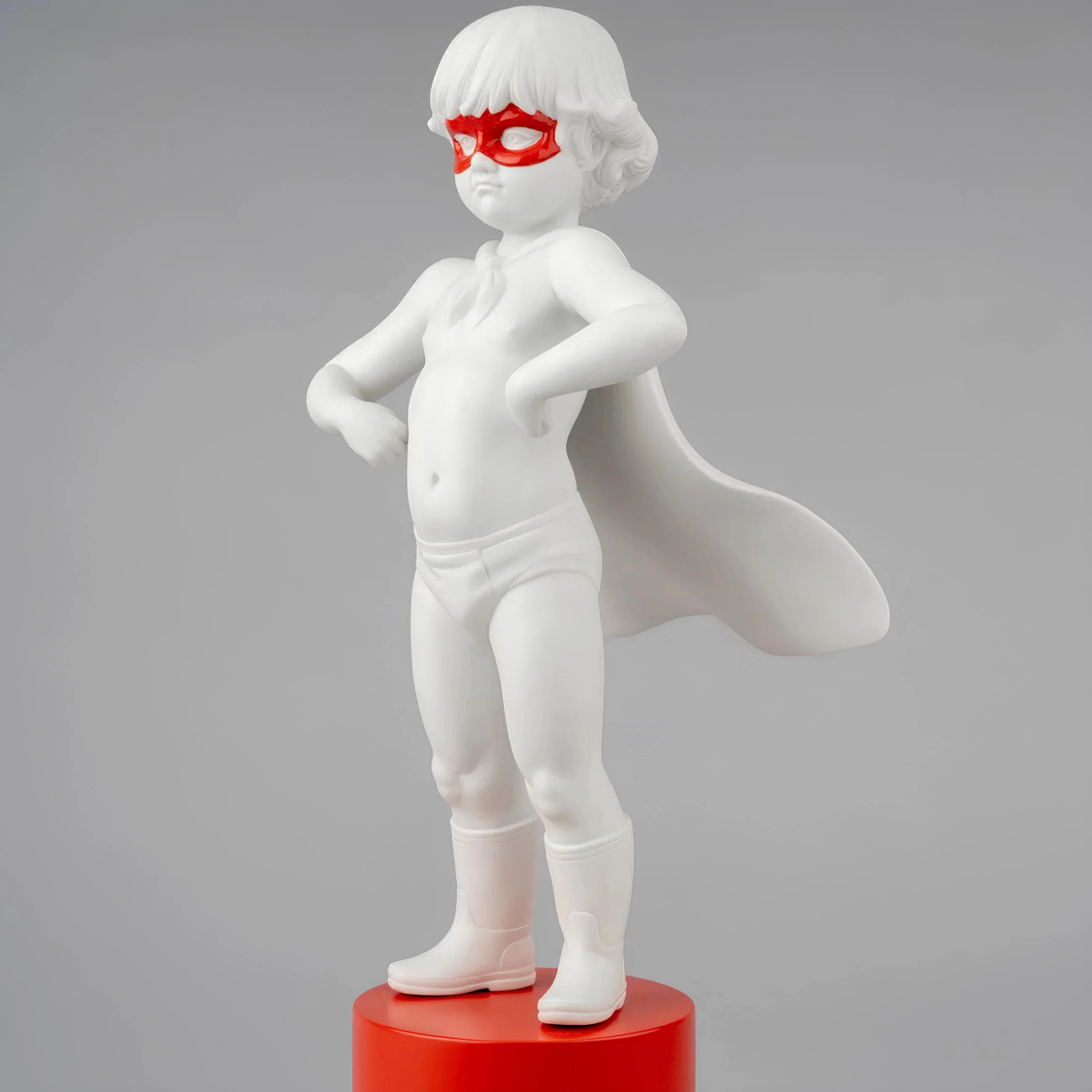 Статуэтка Мальчик-супергерой 37 см фарфор Lladro 01009484