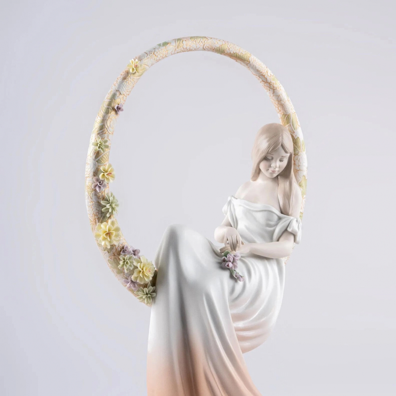 Статуэтка В её мыслях 43 см фарфор Lladro 01009537