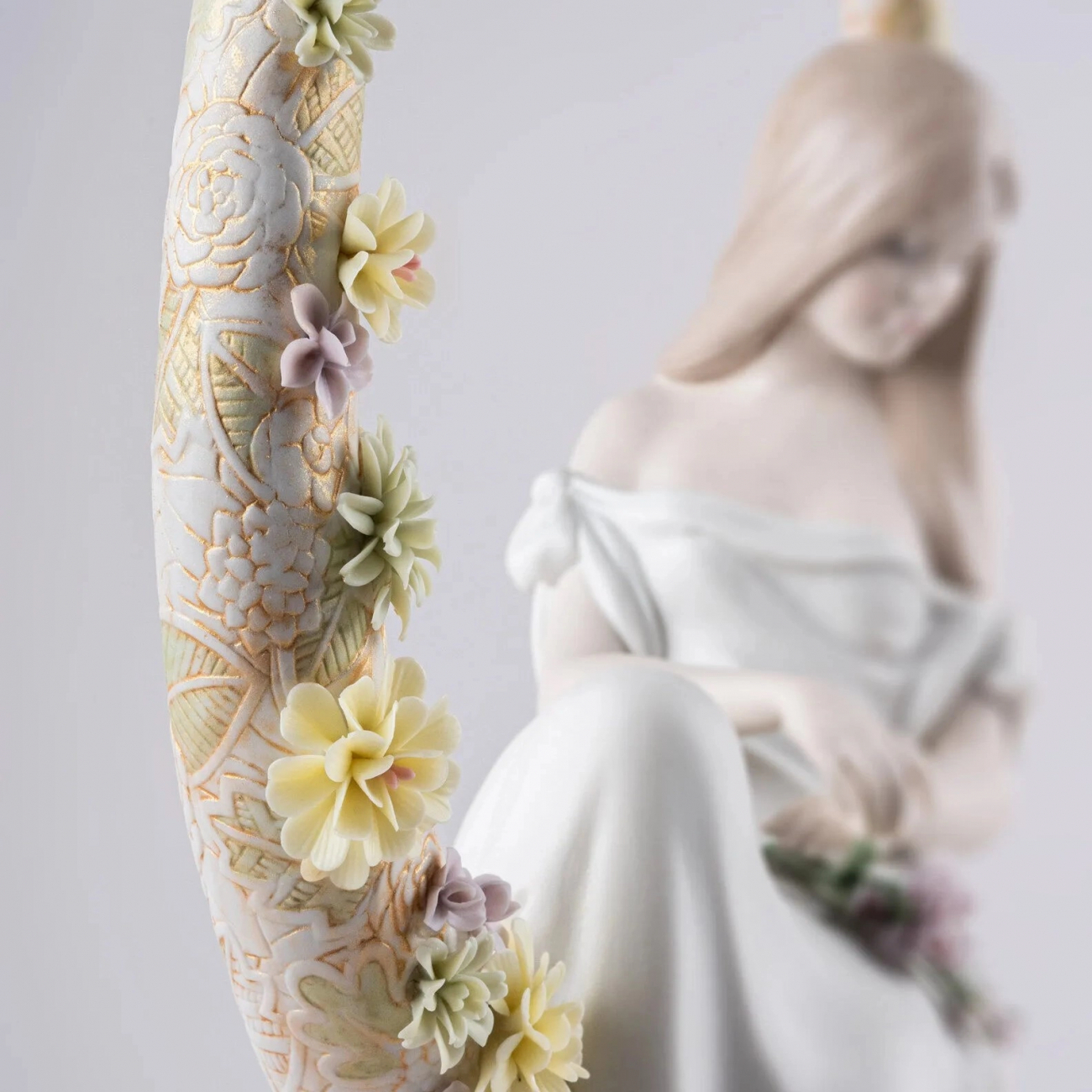 Статуэтка В её мыслях 43 см фарфор Lladro 01009537