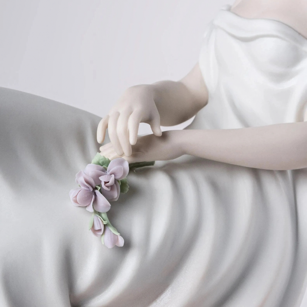 Статуэтка В её мыслях 43 см фарфор Lladro 01009537