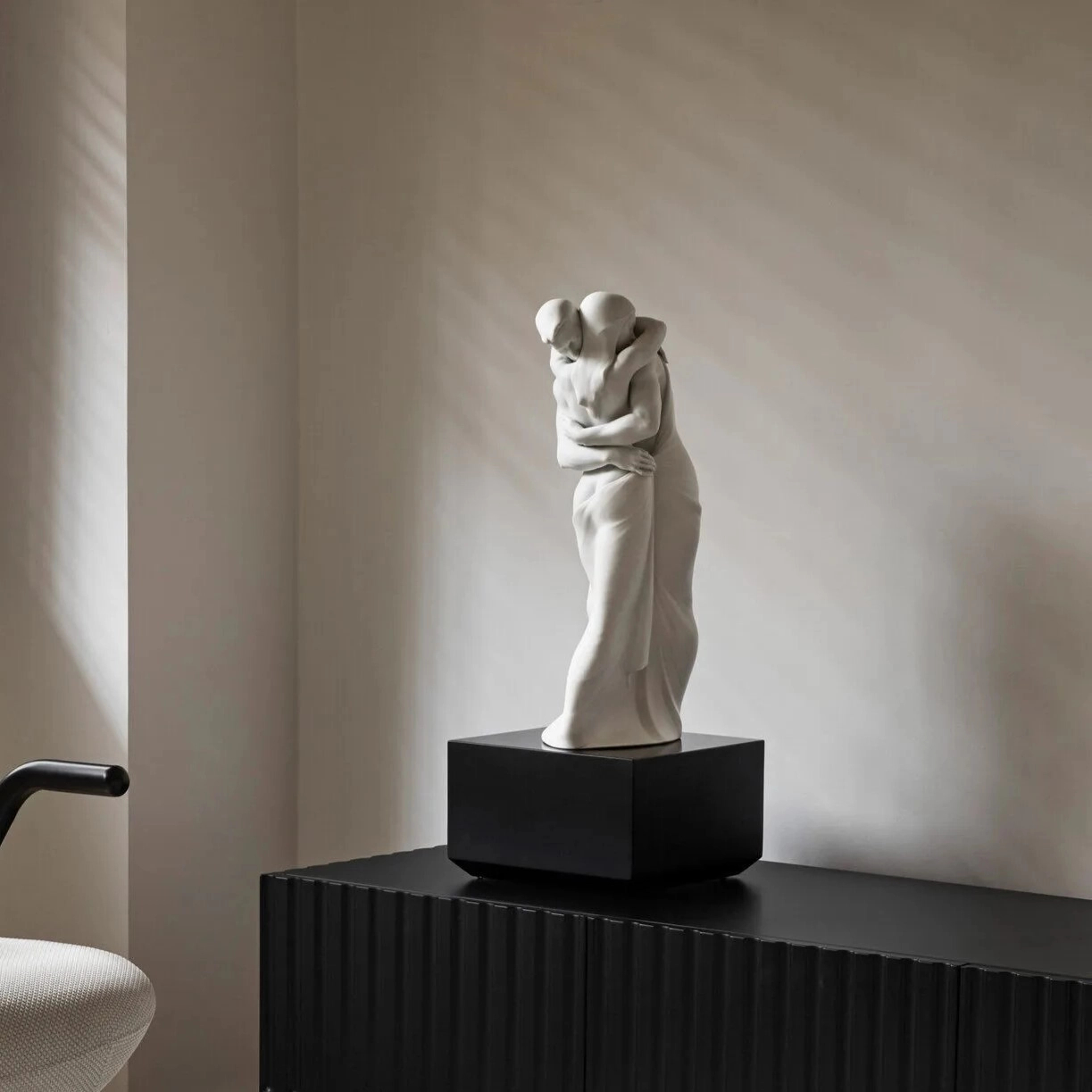 Статуэтка Только ты и я 49 см белая, фарфор – 2