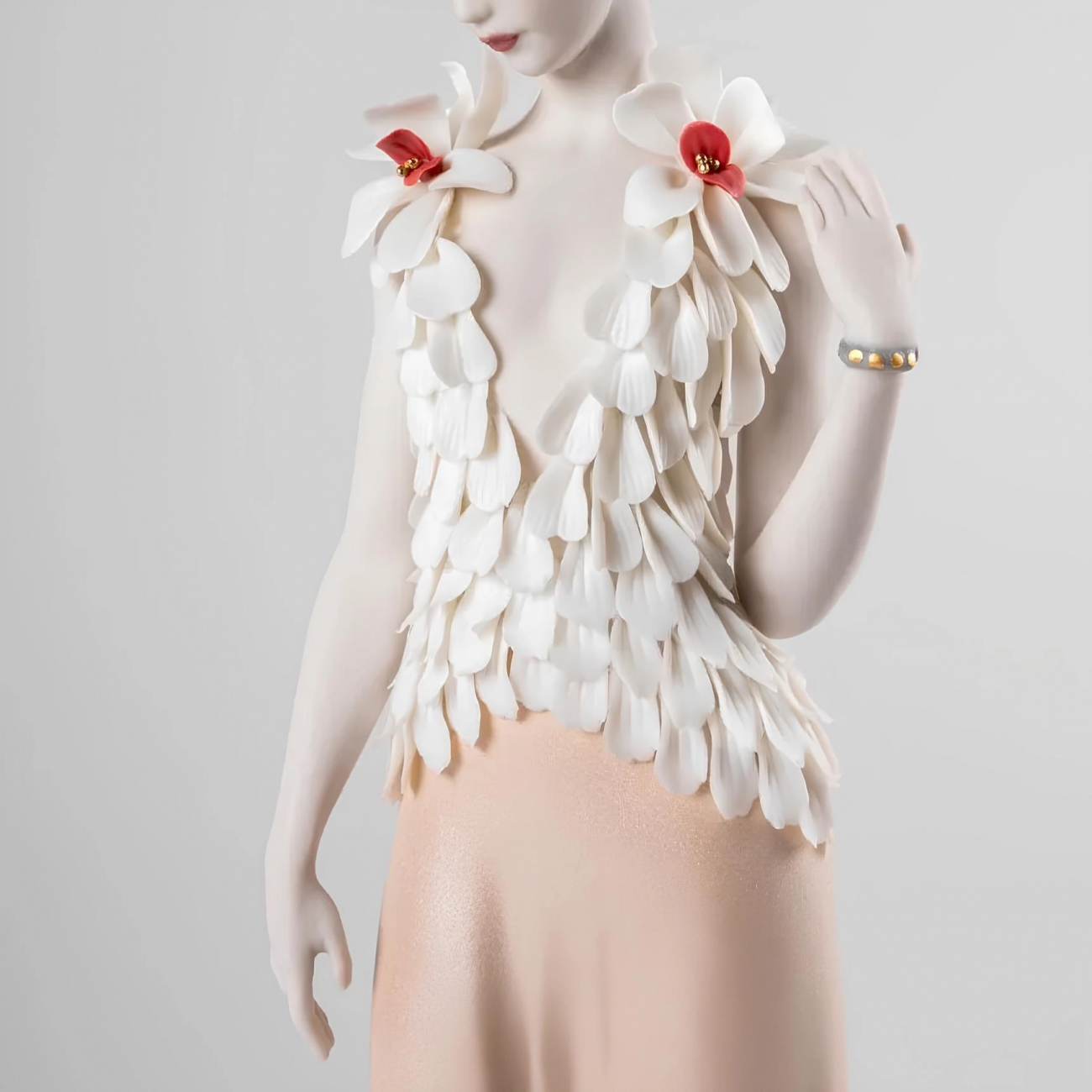 Статуэтка Изысканная вышивка 38 см фарфор Lladro 01009745