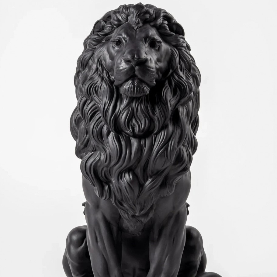 Статуэтка Величественный лев 43 см чёрная, фарфор Lladro 01009778