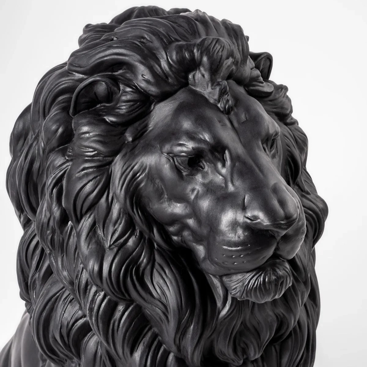 Статуэтка Величественный лев 43 см чёрная, фарфор Lladro 01009778