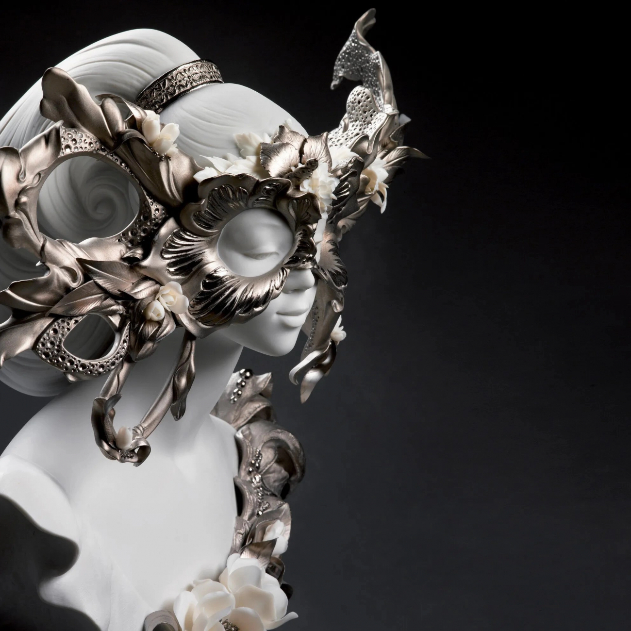 Статуэтка Карнавальная фантазия 43х27 см серебристая, фарфор Lladro 01011891