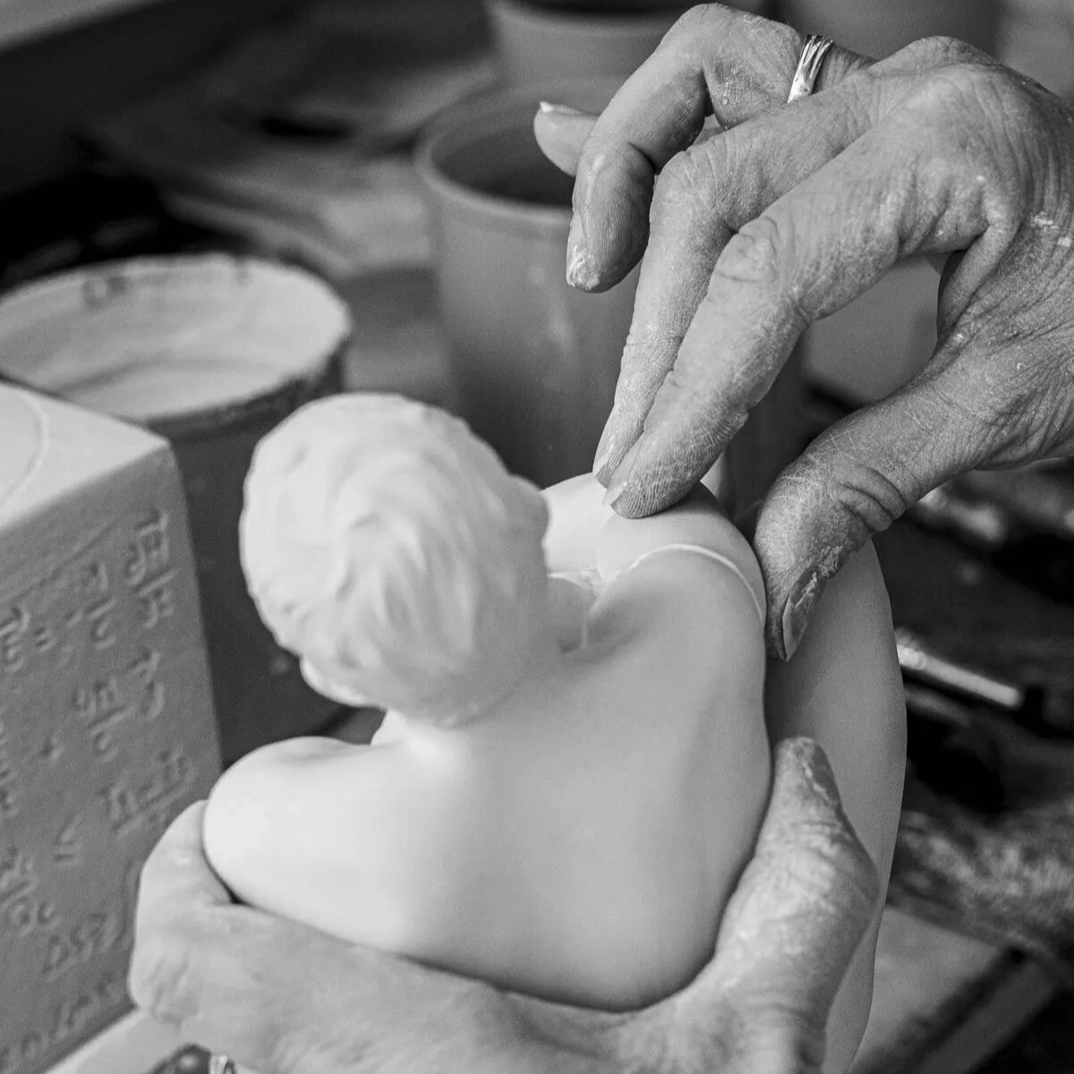 Статуэтка Знания 31 см фарфор Lladro 01018018