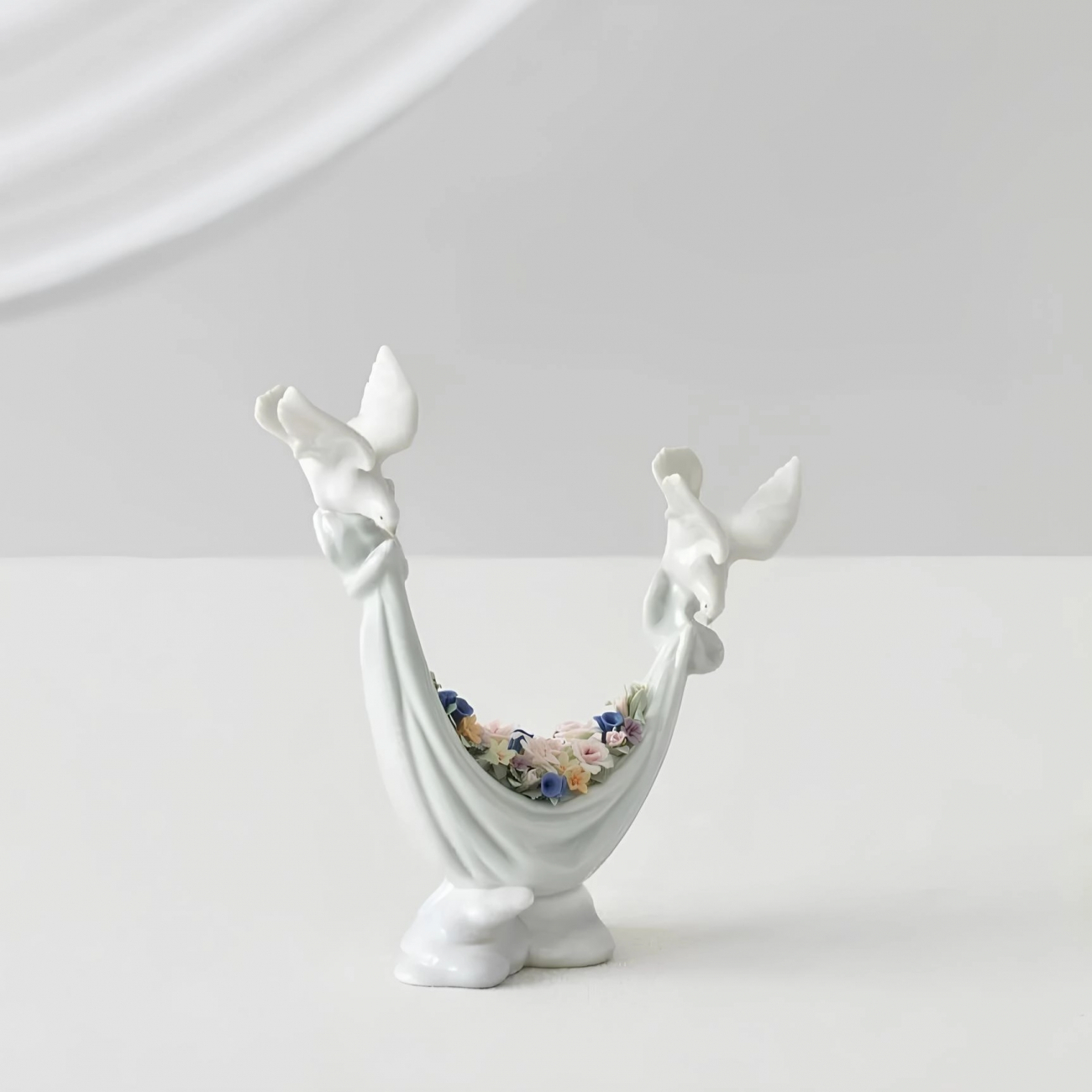 Статуэтка Лепестки мира 22 см фарфор Lladro 01006579